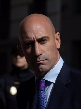 Archivo - El expresidente de la Real Federación Española de Fútbol (RFEF), Luis Rubiales, llega a la Audiencia Nacional, a 17 de mayo de 2024, en Madrid (España). La Audiencia Nacional ha citado al expresidente de la Real Federación Española de Fútbol (RF