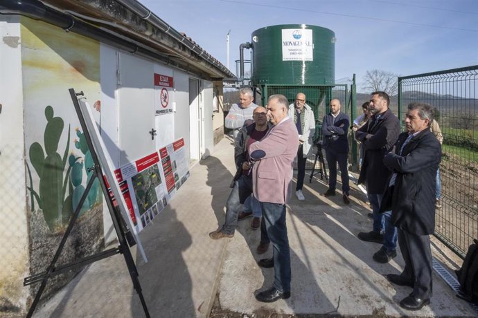 El  consejero de Fomento, Vivienda, Ordenación del Territorio y Medio ambiente, Roberto Media, inaugura varias obras hidráulicas en Mazcuerras