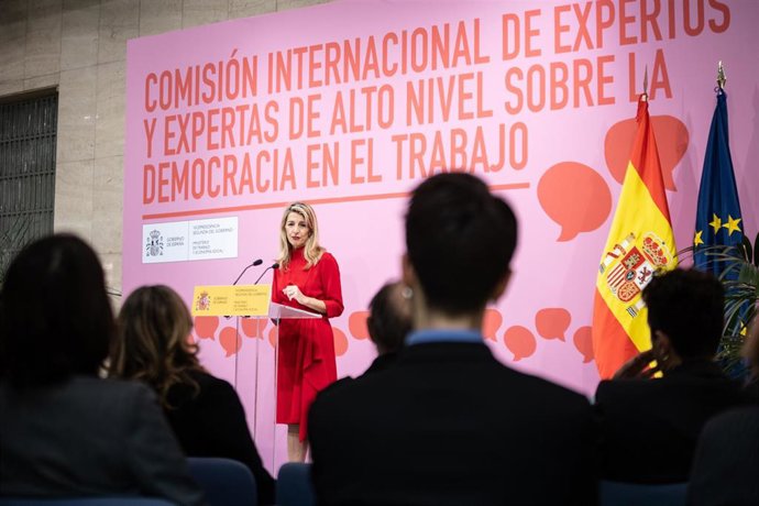 La vicepresidenta segunda y ministra de Trabajo, Yolanda Díaz, presenta la comisión de expertos sobre democracia en el trabajo
