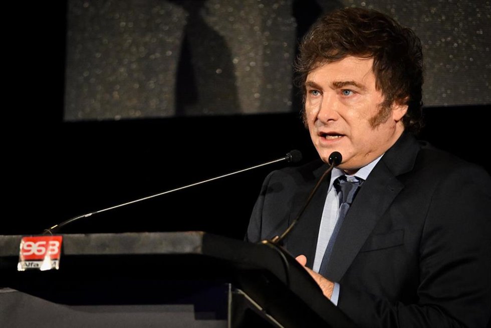 Archivo - FILED - 06 December 2024, Uruguay, Montevideo: Argentina's President Javier Milei gives a speech on stage at the Uruguayan Association of Marketing Executives (ADM). Argentina will leave the World Health Organization (WHO) due to the mishandli