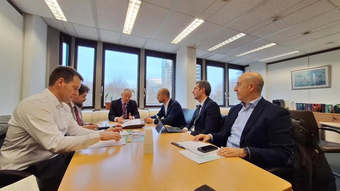 ARAG-ASAJA consigue "el compromiso de instituciones comunitarias" para poner en marcha medidas en favor sector del vino