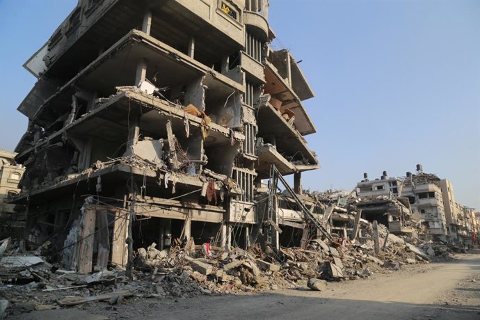 Archivo - Arquivo - Prédios destruídos por bombardeio do exército israelense na cidade de Beit Lahia, no norte da Faixa de Gaza (arquivo)