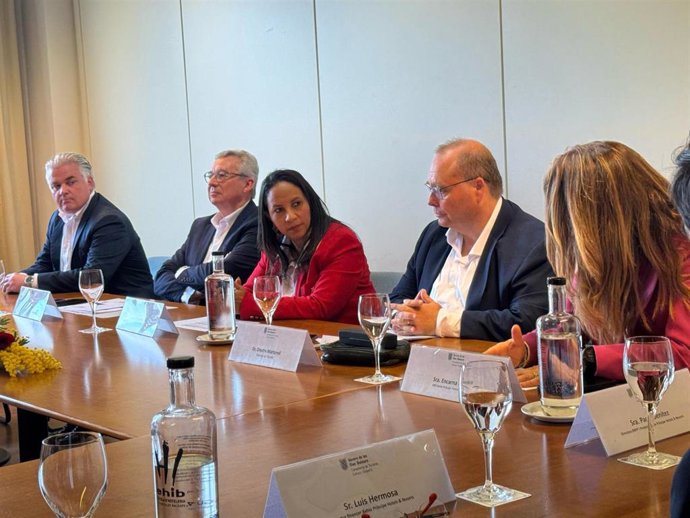 La viceministra de Turismo de República Dominicana, Jacqueline Mora, durante una reunión en Palma