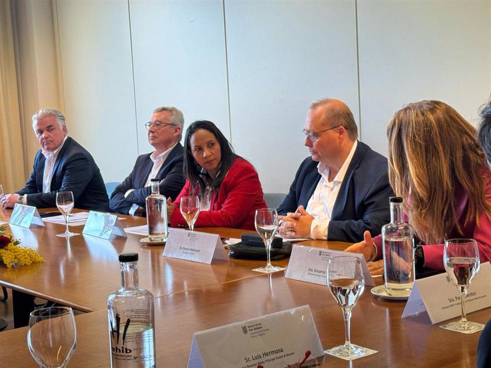 La viceministra de Turismo de República Dominicana, Jacqueline Mora, durante una reunión en Palma