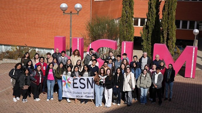 Foto de familia de la delegación de estudiantes internacionales en la Universidad de Castilla-La Mancha.