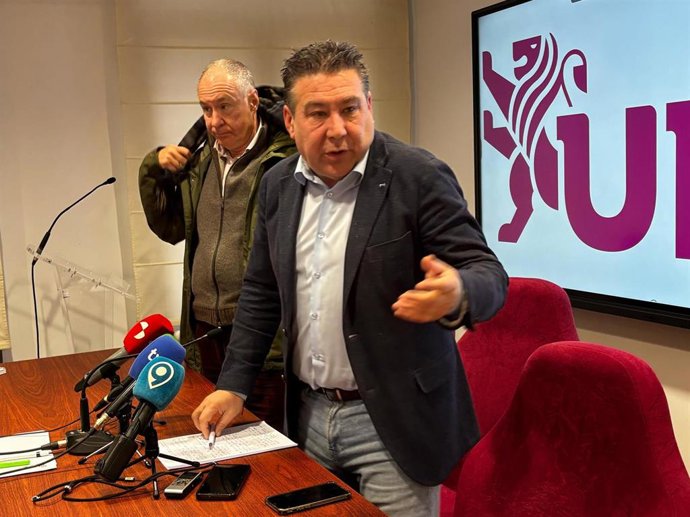 El secretario general de Unión del Pueblo Leonés este jueves tras una rueda de prensa.