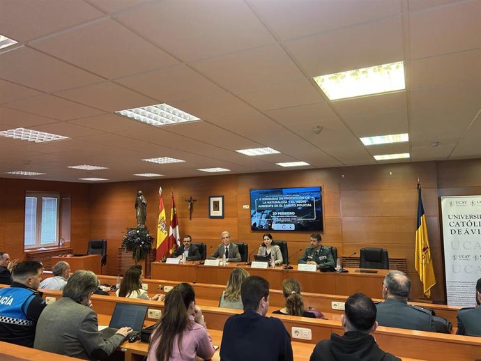 La UCAV aborda en unas jornadas la protección de la naturaleza en el ámbito policial.