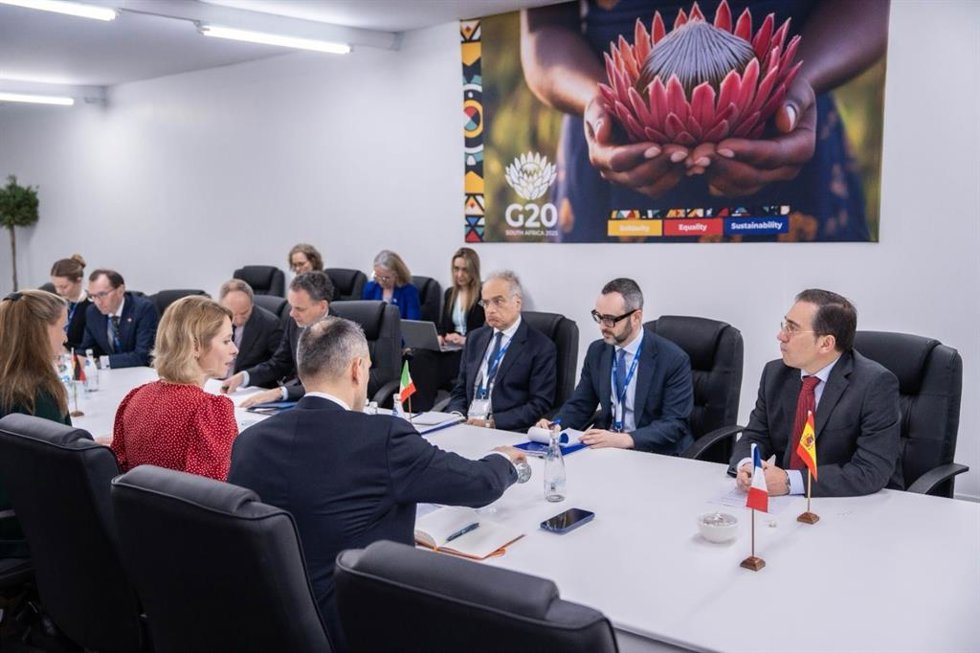 El ministro de Asuntos Exteriores, José Manuel Albares, participa en una reunión con otros dirigentes europeos en los márgenes de la reunión del G20 en Johannesburgo (Sudáfrica)