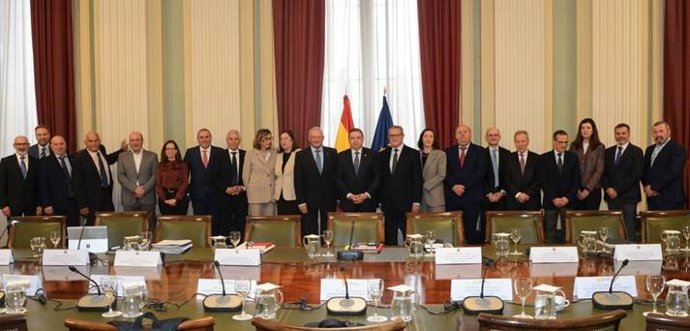 El ministro de Agricultura, Pesca y Alimentación, Luis Planas, se reúne con representantes de Cooperativas Agro-alimentarias de España