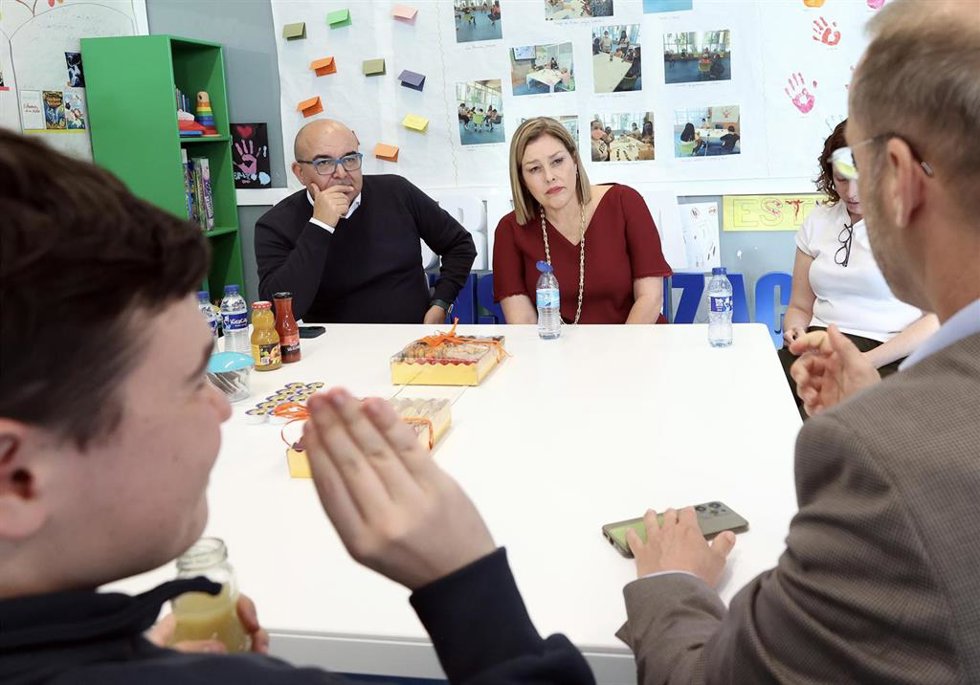 Astrid Pérez reconoce la labor de 'Pequeño Valiente' en el acompañamiento de niños enfermos de cáncer en las islas