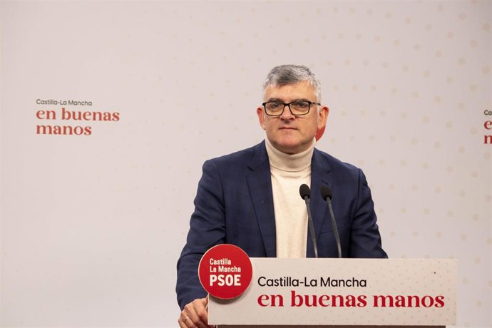 El presidente del grupo socialista en las Cortes de Castilla-La Mancha, Ángel Tomás Godoy.