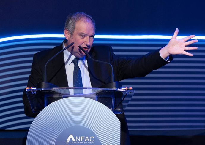 El ministro de Industria y Turismo, Jordi Hereu, a su salida de la intervención en la V edición del Foro ANFAC 2025, en el Palacio de Linares, a 20 de febrero de 2025, en Madrid (España).