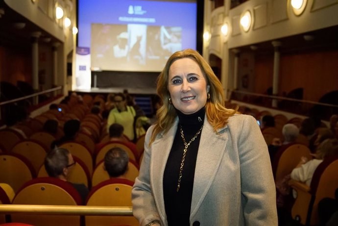 La diputada provincial de Iniciativas Europeas y Emprendimiento, Esther Álvarez, en el Teatro Apolo.