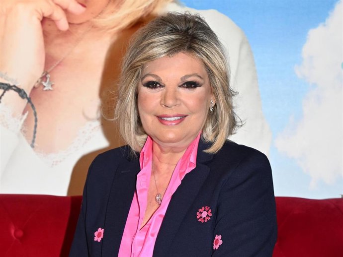 Terelu Campos posa durante la presentación de la obra teatro "Santa Lola", a 20 de febrero de 2025, en Madrid (España).