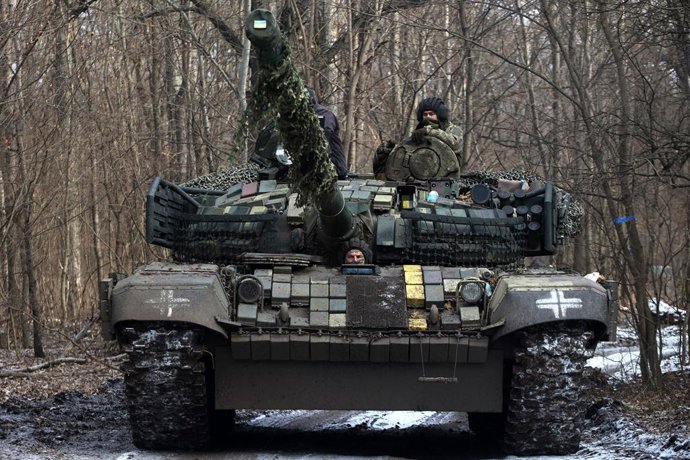 10 de fevereiro de 2025, regio de Kharkiv, Ucrnia: REGIO DE KHARKIV, UCRNIA - 10 DE FEVEREIRO DE 2025 - Soldados da 3 Brigada Independente de Tanques de Ferro esto em um tanque em servio de combate, na regio de Kharkiv, nordeste da Ucrnia.