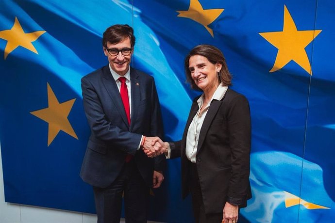 El president de la Generalitat, Salvador Illa, i la vice-presidenta executiva de la Comissió Europea, Teresa Ribera, a Brussel·les