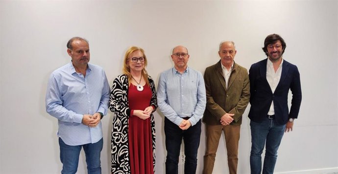 Arceiz, Lorente, Pina, Marzo y Blázquez en la reunión de este jueves sobre los centros de datos de AWS en Aragón