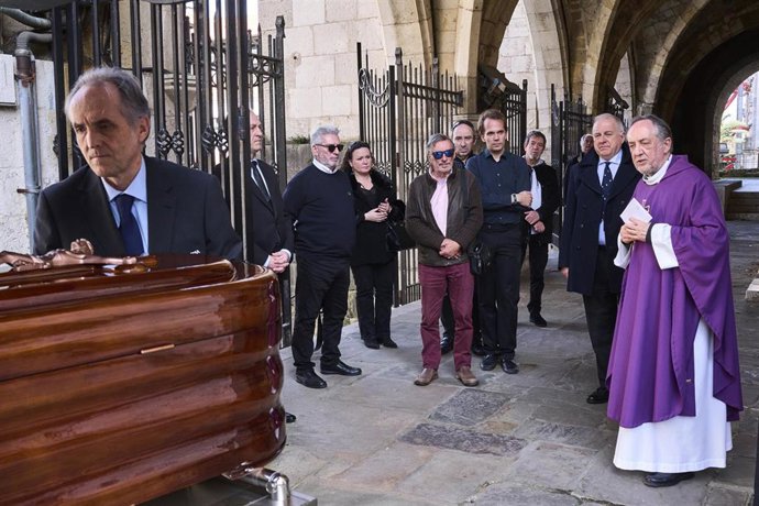Misa funeral por Tony Isbert en la Iglesia del Santísimo Cristo de Santander