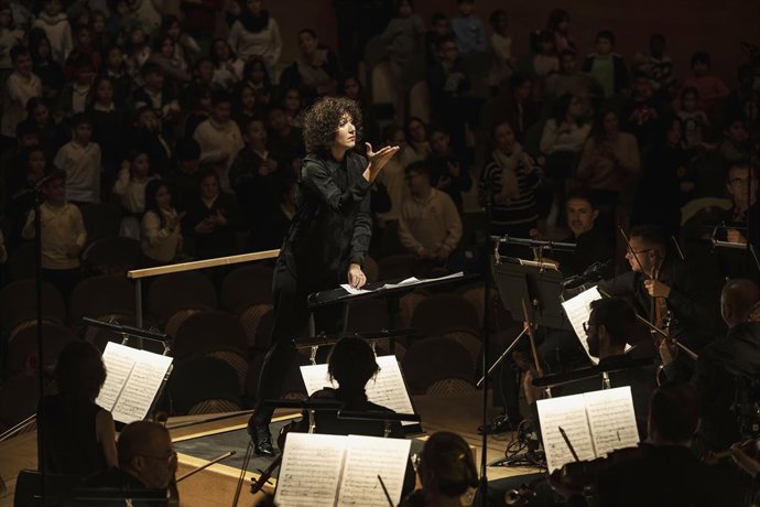 La directora valenciana Beatriz Fernández Aucejo en concert.