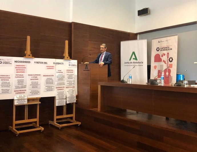 El delegado territorial de Turismo, Cultura y Deporte, Carlos García Giménez, ha destacado la importancia de contar con un Plan que suponga una hoja de ruta con objetivos concretos para el desarrollo del flamenco en Málaga y Andalucía en los próximos años