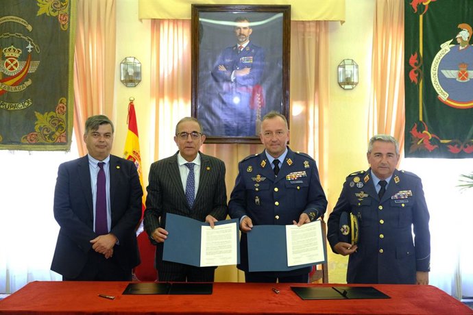 El Ejército del Aire cede instalaciones a la US en Tablada para el Centro de Vehículos Aéreos no Tripulados.