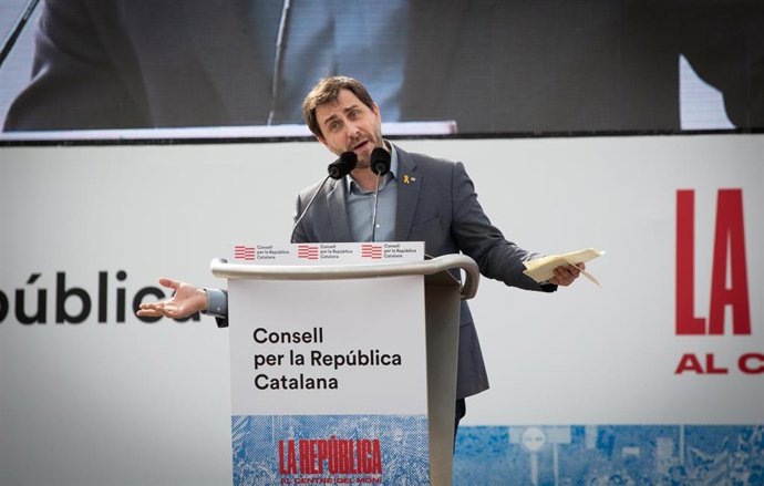 Archivo - El exconseller de Salud de la Generalitat de Cataluña, Toni Comín, interviene en el acto del Consell de la República en Perpiñán (Francia) a 29 de febrero de 2020.