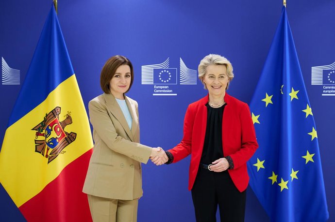 Archivo - Arquivo - O presidente da Moldávia, Maia Sandu, e a presidente da Comissão Europeia, Ursula Von der Leyen, se reúnem em Bruxelas