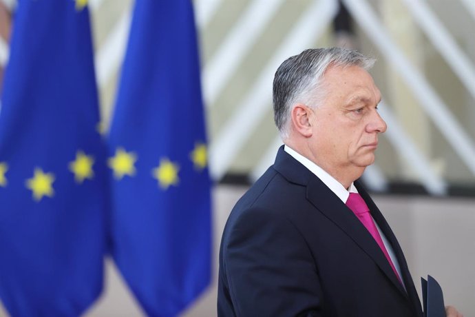 Archivo - BEIJING, Dec. 17, 2023  -- Hungary's Prime Minister Viktor Orban arrives for a meeting of European Union (EU) leaders in Brussels, Belgium, Dec. 14, 2023.   Charles Michel, president of the European Council, proposed a 50-billion-euro (54.63 bil