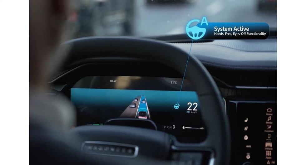 Stellantis presenta su tecnología autónoma STLA AutoDrive "manos libre", disponible hasta 60 km/h.