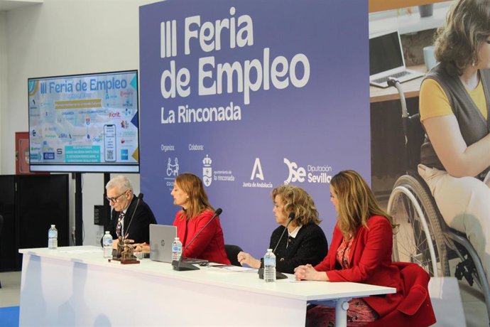 La Feria de Empleo de Cocemfe es punto de encuentro para más de 330 personas con 31 empresas en La Rinconada.