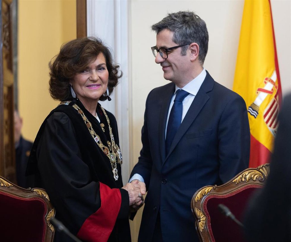 Archivo - El ministro de la Presidencia, Justicia y Relaciones con las Cortes, Félix Bolaños, y la presidenta del Consejo de Estado, Carmen Calvo, durante el acto de toma de posesión en marzo de 2024