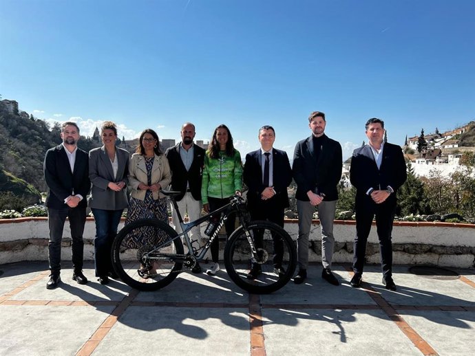 Imagen de la presentación de la 15º edición de la carrera ciclista Andalucía Bike Race.