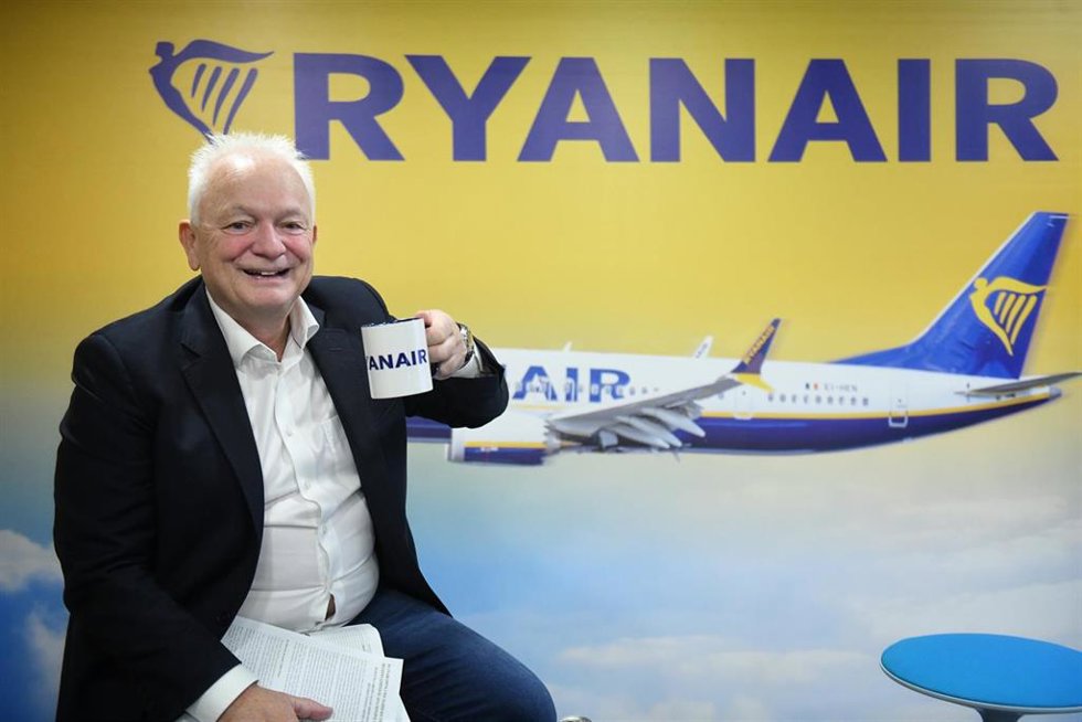Archivo - El consejero delegado de Ryanair, Eddie Wilson, durante una rueda de prensa.