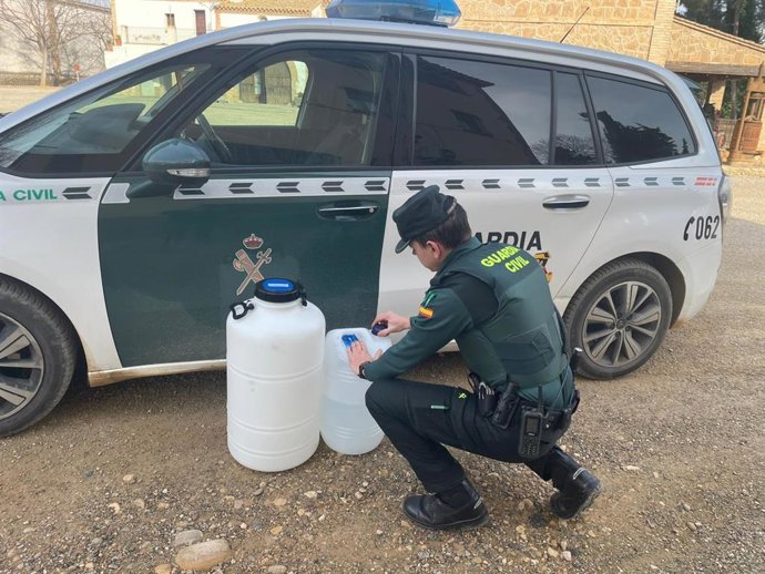 La Guardia Civil ha intervenido los productos fitosanitarios.