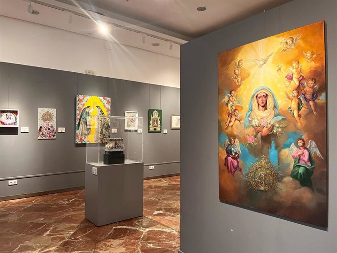 El Círculo Mercantil acoge la muestra colectiva 'Miradas a la Madre de Dios', centrada en la Virgen del Rocío de la hermandad de La Redención, con ocasión de su coronación canónica.