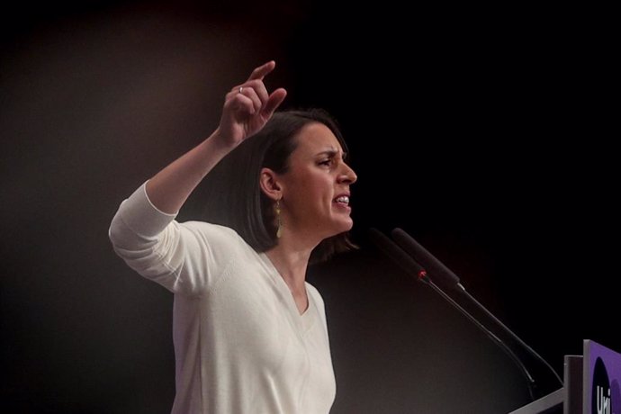 Archivo - La secretaria política de Podemos y eurodiputada, Irene Montero, interviene durante el acto central de la Universidad de Otoño de Podemos ‘Cambiar todo lo que no podemos aceptar’, en el Círculo de Bellas Artes, a 19 de octubre de 2024, en Madrid