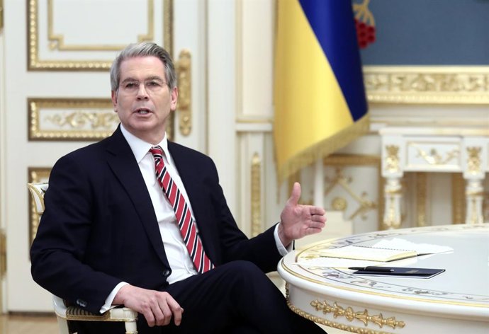 12 de fevereiro de 2025, Kiev, Ucrânia: KYIV, UCRÂNIA - 12 DE FEVEREIRO DE 2025 - O secretário do Tesouro dos Estados Unidos, Scott Bessent, participa de uma reunião com o presidente da Ucrânia, Volodymyr Zelenskyy, em Kiev, capital da Ucrânia.