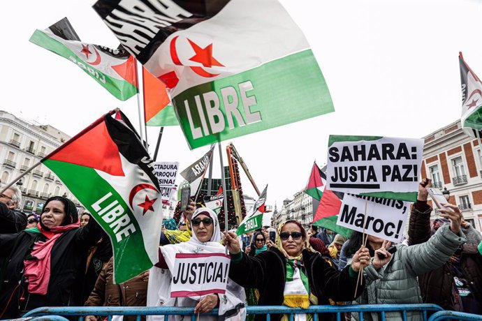 Archivo - November 16, 2024, Madrid, Esp, Spain: A large demonstration in favour of self-determination for the Sahrawi people takes place in the streets of Madrid.