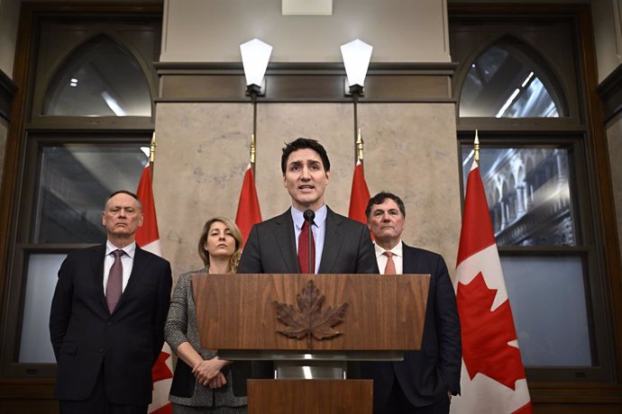 01 February 2025, Canada, Ottawa: Canada's Prime Minister Justin Trudeau addresses media following the imposition of a raft of tariffs by U.S. President Donald Trump against Canada, Mexico and China. Minister of Public Safety David McGuinty, left to right