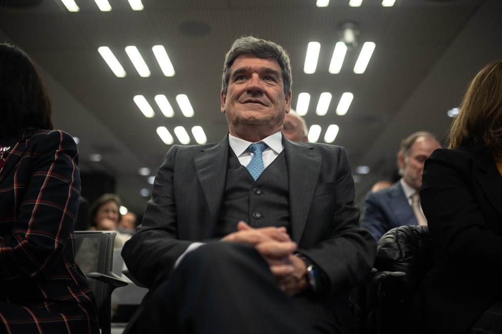 El gobernador del Banco de España, José Luis Escrivá, durante la toma de posesión del presidente y vicepresidenta de la CNMV, Carlos San Basilio y Paloma Marín, en la sede de la Comisión Nacional del Mercado de Valores (CNMV), a 8 de enero de 2025, en 