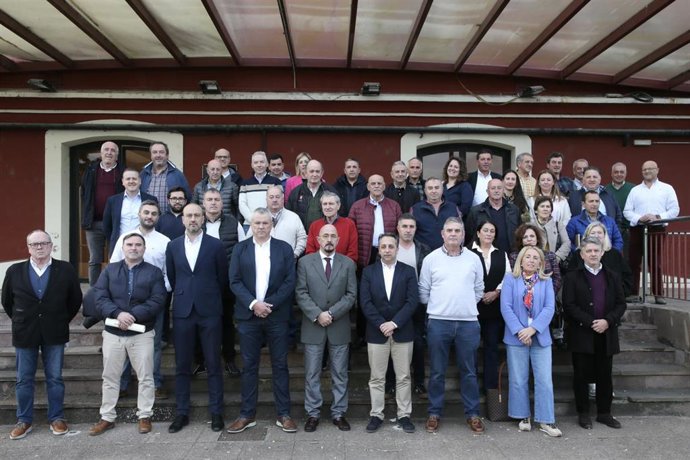 El consejero de Salud, César Pascual, en su reunión con alcaldes de la FMC