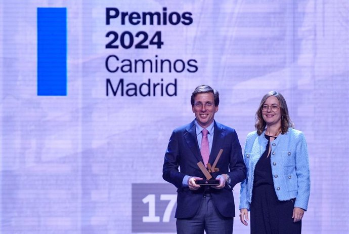 El alcalde, José Luis Martínez-Almeida, ha sido el encargado de recoger el Premio Caminos 2024