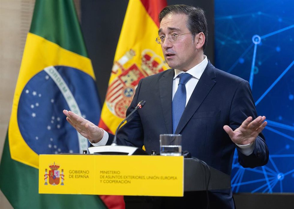 El ministro de Asuntos Exteriores, Unión Europea y Cooperación, José Manuel Albares, durante una rueda de prensa posterior a una reunión con el ministro de Relaciones Exteriores de Brasil, en el Palacio de Viana, a 17 de febrero de 2025, en Madrid (Espa