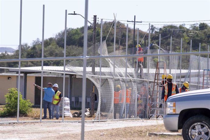 Vista del centro de detención de migrantes en la base naval de Estados Unidos en Guantánamo, isla de Cuba 