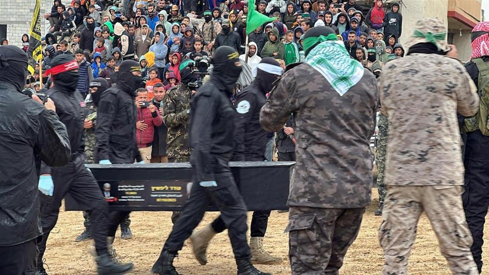 Hamás entrega los cuerpos sin vida de cuatro rehenes israelíes en Gaza