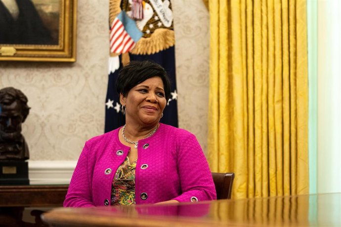 Archivo - Alice Johnson, nombrada "zar del indulto" por el presidente Trump, en el Despacho Oval de la Casa Blanca (archivo)