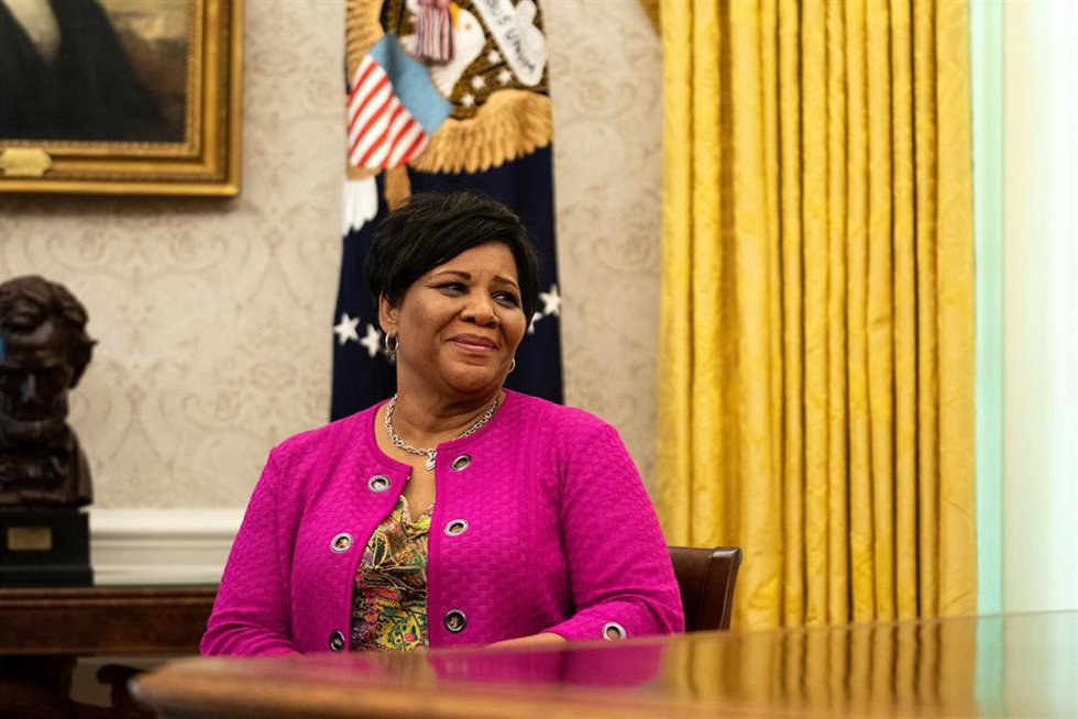 Archivo - Alice Johnson, nombrada "zar del indulto" por el presidente Trump, en el Despacho Oval de la Casa Blanca (archivo)