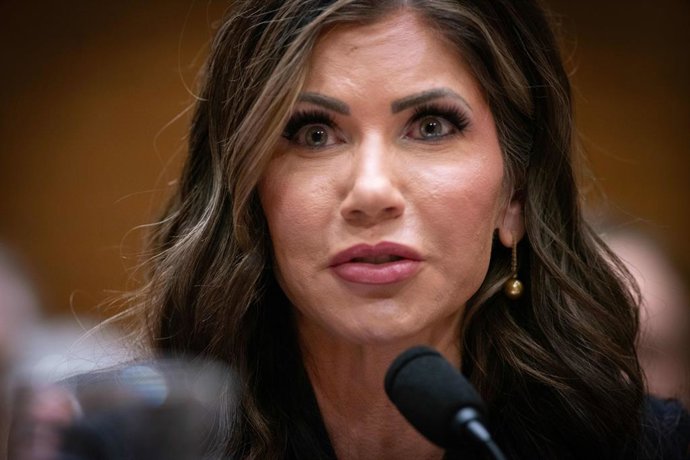 Archivo - Arquivo - 17 de janeiro de 2025, Washington, Distrito de Columbia, EUA: KRISTI NOEM compareceu ao Comitê de Segurança Interna e Assuntos Governamentais do Senado para sua audiência de confirmação como secretária de Segurança Interna, em 17 de ja