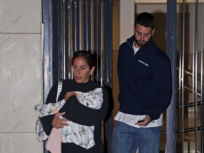 Anabel Pantoja, David Rodríguez y su hija Alma visitan a familiares este jueves en Córdoba