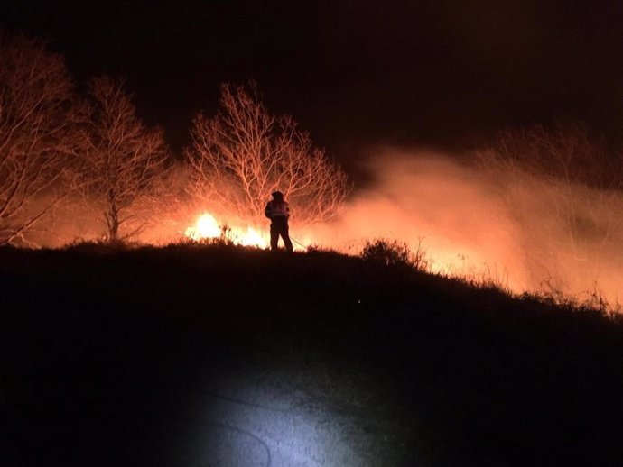 Archivo - Incendio forestal en Cantabria